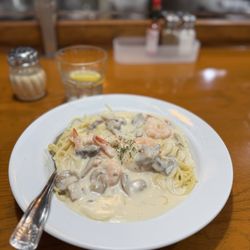Spoon House Bakery & Restaurant - White Sauce (Ham & Mushroom) w Shrimp