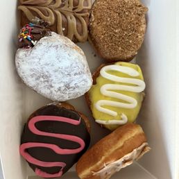 From top maple cream, raspberry cream, chocolate cream, lemon cream, raspberry filled, and cinnamon toast crunch. From top maple cream, raspberry cream, chocolate cream, lemon cream, raspberry filled, and cinnamon toast crunch.