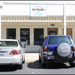 McCoy's Art Studio - Linda's studio located in the Barnyard Shopping Center in downtown Clovis, CA.