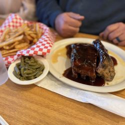 The Ohio Redwood - Ribs special with green beans