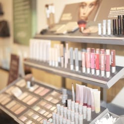 Bella Vita Spa + Suites - Aveda Concept Day Spa + Salon.