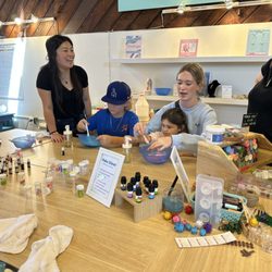 Minty Bleu Art Studio - Enjoy a day of family fun at Minty Bleu!