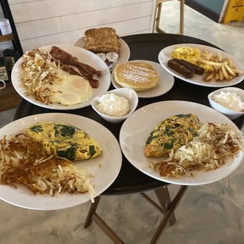 Eggsperience Cafe - Breakfast & Brunch Near Me - Chicago, Illinois