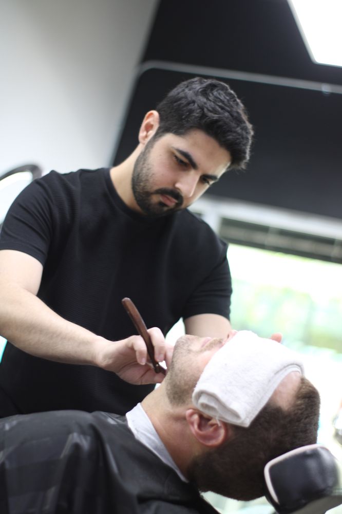 Grove Batu Barbershop Logo