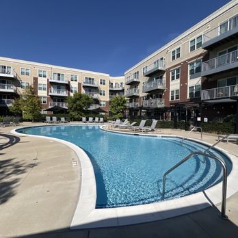 AMLI Deerfield - Common areas, pool, lounge areas, grills and fireplaces - Apartments Near Me - Deerfield, Illinois