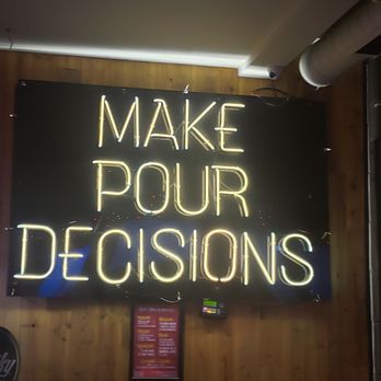Broken Barrel Bar - Sports Bars Near Me - Chicago, Illinois