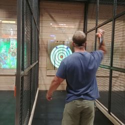 Axe & Throw - Shoot your shot!