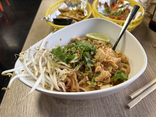 Duke's Pad Thai by null