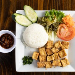 Pho Le Nguyen - C4. Tofu Over Rice (Com Chay)

Rice vegetarian. Tofu over rice, vegetable.