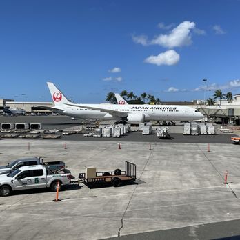 United Airlines - View walking to Terminal 2 - Airlines Near Me - Honolulu, Hawaii United Airlines - View walking to Terminal 2 - Airlines Near Me - Honolulu, Hawaii