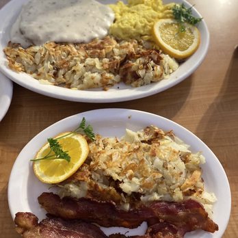 Stacks On Route 66 - Country Fried Steak with Country Gravy Side of bacon and Hash Browns - American Near Me - Glendora, California Stacks On Route 66 - Country Fried Steak with Country Gravy Side of bacon and Hash Browns - American Near Me - Glendora, California