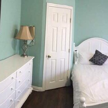 Zette Postpartum - Cute painting and like new drawers - Parenting Classes Near Me - Los Angeles, California Zette Postpartum - Cute painting and like new drawers - Parenting Classes Near Me - Los Angeles, California