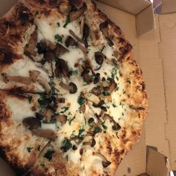 Silverado Market & Bakery - Pizza from the pizza oven - Beer, Wine & Spirits Near Me - Napa, California