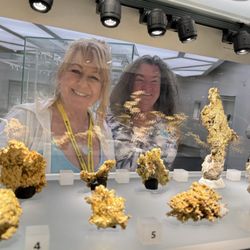 UArizona Alfie Norville Gem & Mineral Museum - Golden girls