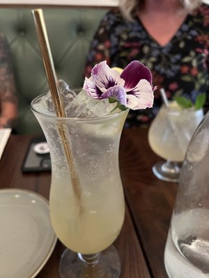 Laura Lee's by null