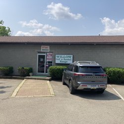 Willow Golf Range - Storefront