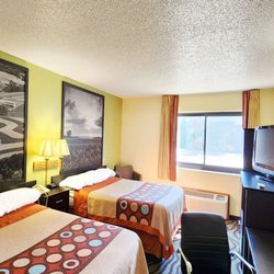 Super 8 by Wyndham Newton - Guest room