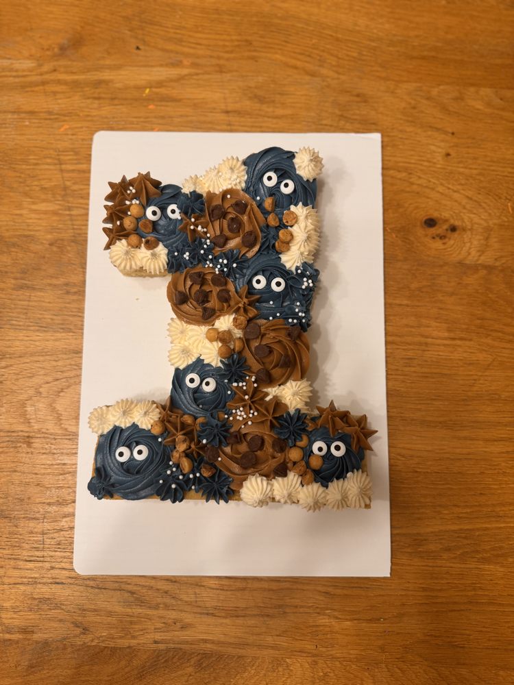 Milk & Cookie Cakes Logo