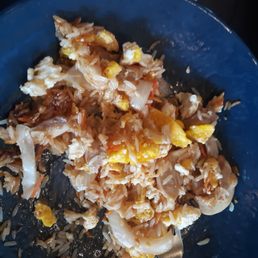 White rice, chicken, carrots, cabbage, fried eggs, onions, not so sweet and sour, samurai teriyaki, garlic broth and hot chili oil. White rice, chicken, carrots, cabbage, fried eggs, onions, not so sweet and sour, samurai teriyaki, garlic broth and hot chili oil.