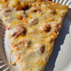 Eagle Cliff Store & Campground - Slice of cheese pizza