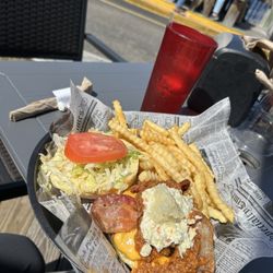 Captain Archie's - Archie Burger