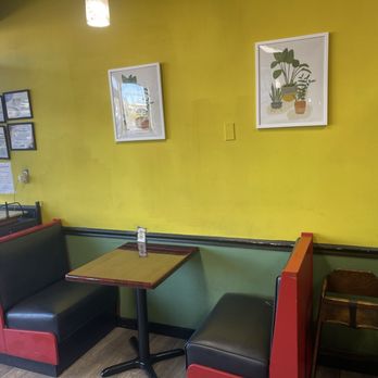 BoxedFood By KingStar  - Side seating area - Comfort Food Near Me - Tucker, Georgia