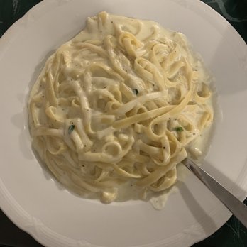 Val's Italian Restaurant & Pizza - Fettuccine Alfredo - Italian Near Me - Canton, Texas Val's Italian Restaurant & Pizza - Fettuccine Alfredo - Italian Near Me - Canton, Texas