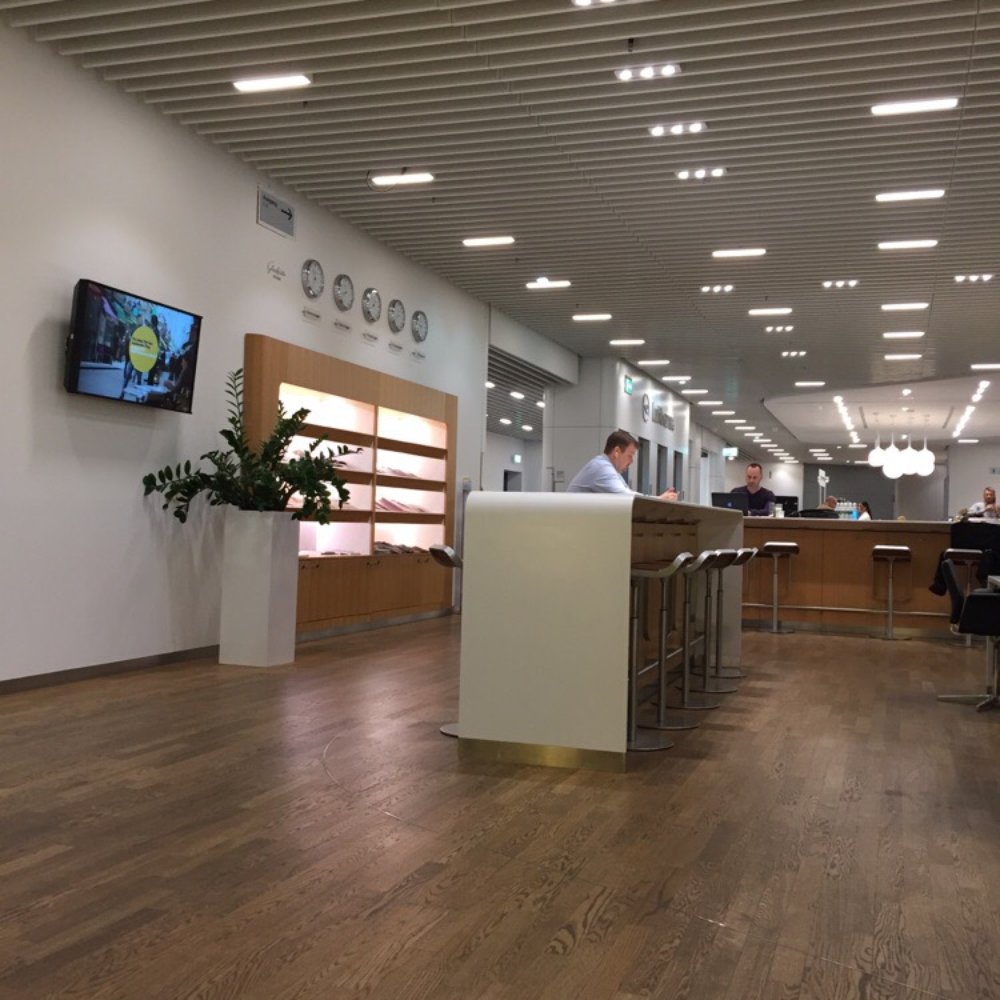 Lufthansa Senator Lounge - View into the lounge - Airport Lounges Near Me Lufthansa Senator Lounge - View into the lounge - Airport Lounges Near Me