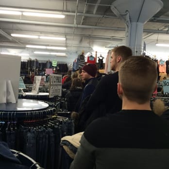 Jeans Jeans Jeans - Long line for the change room - Outlet Stores Near Me - Montreal, Quebec