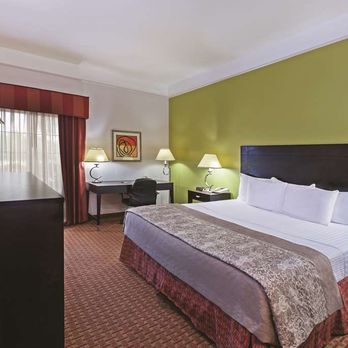 La Quinta by Wyndham Winnie - Guest room - Hotels Near Me - Winnie, Texas La Quinta by Wyndham Winnie - Guest room - Hotels Near Me - Winnie, Texas