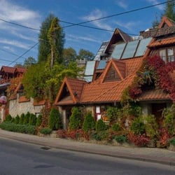 Restauracja Koci Zamek - Restauracja Koci Zamek - widok od ulicy Głównej.