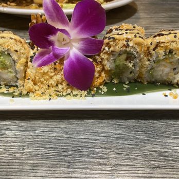 Bambu Kitchen & Sushi Restaurant - Crunchy roll - Vietnamese Near Me - Oakdale, Minnesota