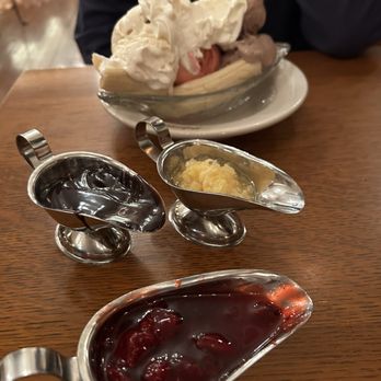 Zaharakos - Banana split with toppings - Ice Cream & Frozen Yogurt Near Me - Columbus, Indiana