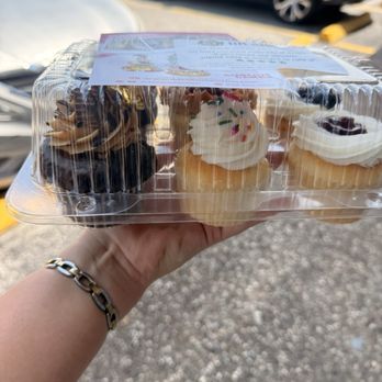 Da Cakes - Cupcakes to go - Desserts Near Me - Houston, Texas Da Cakes - Cupcakes to go - Desserts Near Me - Houston, Texas