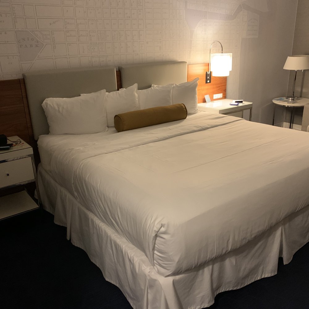 Kinzie Hotel - King-Size City View Room - Hotels Near Me - Chicago, Illinois Kinzie Hotel - King-Size City View Room - Hotels Near Me - Chicago, Illinois