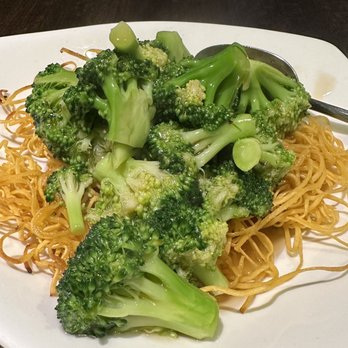 Kwok's Bistro - We special order the pan-fried noodles with just broccoli, which is our favorite vegetarian dish! - Chinese Near Me - Reno, Nevada
