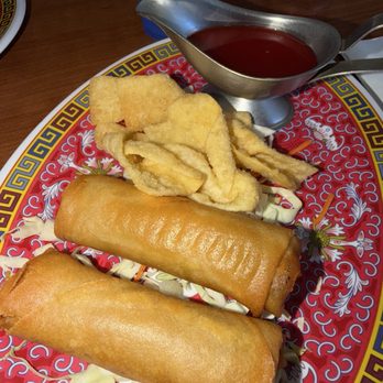 Canton Garden - Fried wontons and egg rolls with sweet and sour sauce - Chinese Near Me - Gonzales, California Canton Garden - Fried wontons and egg rolls with sweet and sour sauce - Chinese Near Me - Gonzales, California
