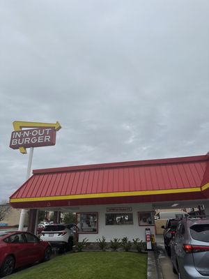 In-N-Out Burger by null