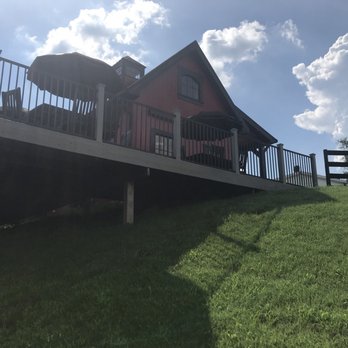James B. Beam Distilling - Fred's Smokehouse has outdoor seating with nice shade on a hot day - Distilleries Near Me - Clermont, Kentucky