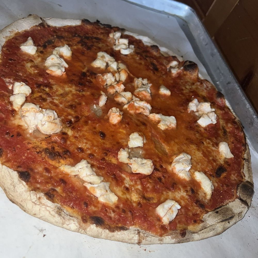 Brewport - Red Large pizza, with mozzarella and chicken. - Pizza Near Me - Bridgeport, Connecticut Brewport - Red Large pizza, with mozzarella and chicken. - Pizza Near Me - Bridgeport, Connecticut