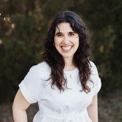Bloom Therapy - Elaine Fife, LPC, Holistic Psychotherapist & Clinical Director of Bloom Therapy