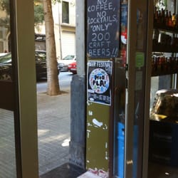 La Bona Pinta - Excelente variedad de cervezas, +200. No es muy grande el lugar, pero puedes picar varias cosas con la cerveza. Un lugar muy recomendable.