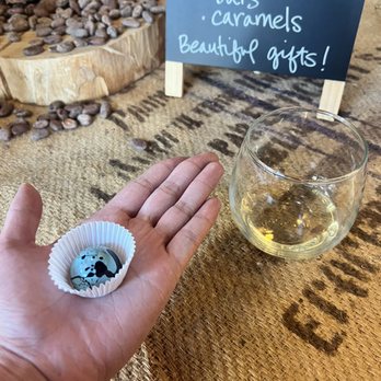 WineCULT - Tatomer 2021 paired with a Cardamom and Black Pepper Caramel as part of the Chocolate Tour! IG: @amei.eats - Wineries Near Me WineCULT - Tatomer 2021 paired with a Cardamom and Black Pepper Caramel as part of the Chocolate Tour! IG: @amei.eats - Wineries Near Me
