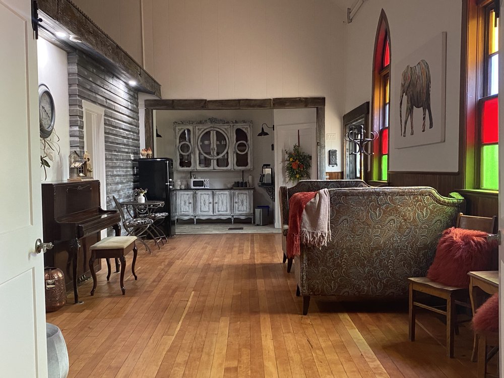 A ROOM WITH A PEW Updated September 2024 11 Photos 2036 18th Avenue, Bowden, Alberta