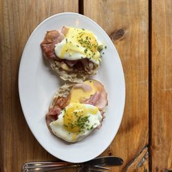 Full Mile Beer Co & Kitchen - Eggs Benedict