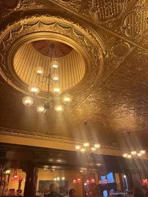 Golden Era Cocktail Bar and Lounge by null