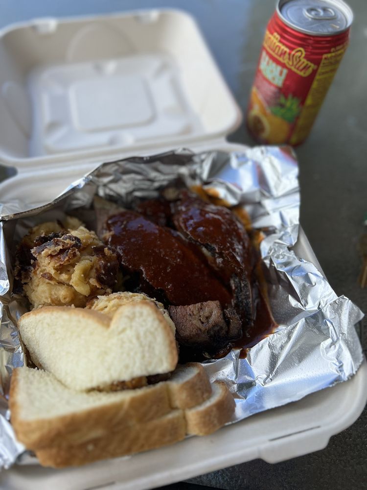 D Green's BBQ