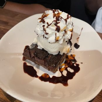 Yard House - Oreo Brookie - Bars Near Me - Glenview, Illinois Yard House - Oreo Brookie - Bars Near Me - Glenview, Illinois