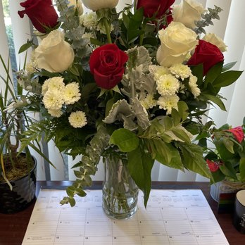 Goodland Florist - 18 Beautiful white and red Roses. - Florists Near Me - Goleta, California