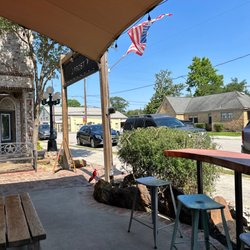 Fire Ant Brewing - Outside eating